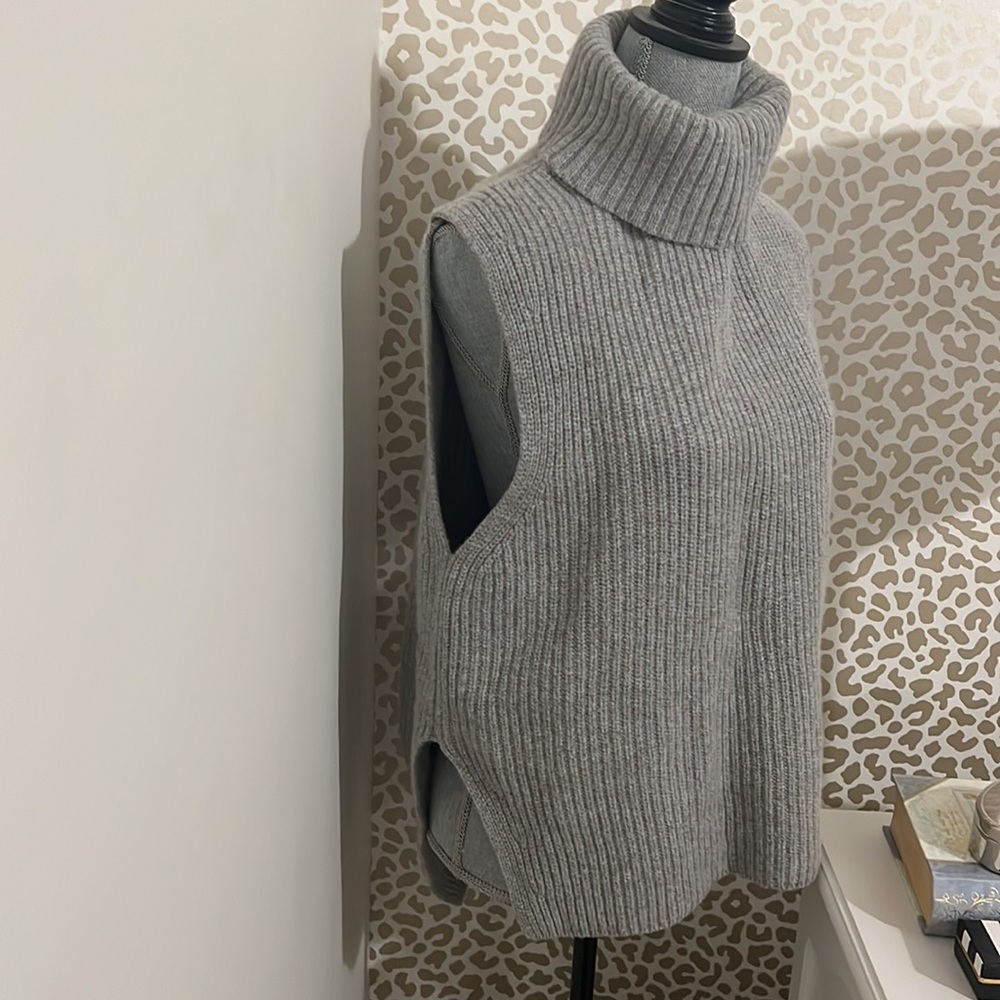 Knit vest - Picture 2 of 2